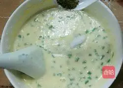 Illustration of how to make egg and green onion cake 10