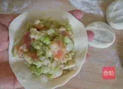 Illustration of how to make diced pork and cabbage buns 15