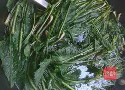 Illustration of how to make dandelion pancakes 2