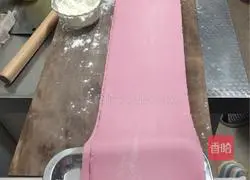 Illustration of making dragon fruit noodles 7