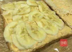 Illustration of how to make banana ham sandwich 1