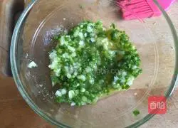 Illustration of how to make garlic steamed buns 4