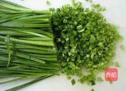 Illustration of how to make dumplings stuffed with pork and chives 3