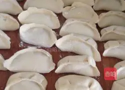 Pork, fungus and cabbage dumplings Illustration of how to do it 5