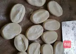 Illustration of how to make leek and egg dumplings 3