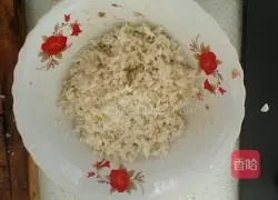 Illustration of how to make dumplings stuffed with lotus root 3