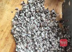 Illustration of how to make mushroom and pork stuffed dragon fruit dumplings 2