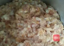 Illustration of how to make Northeast celery dumplings 2