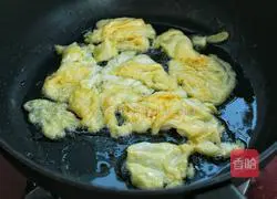 Illustration of how to make mixed vegetable, ham and egg fried rice 6