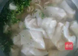 Illustration of how to make fresh meat wontons 12