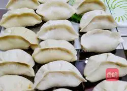 Illustration of how to make parsley chicken leg dumplings 12