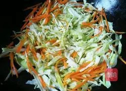 Illustration of how to make fried noodles with eggs, cabbage and noodles 8