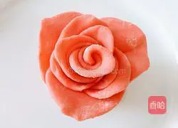 Illustration of how to make red flower steamed buns 11