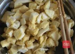 Illustration of golden fried steamed buns 1