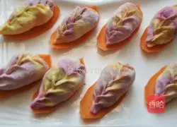 Illustration of how to make wheat buns with leek and egg stuffing 18