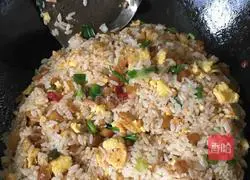 Illustration of how to make fried rice with pickled vegetables and stupid eggs 5