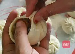 Illustration of how to make pork buns with radish filling 10