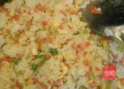 Illustration of how to make egg fried rice 5