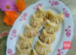 Illustration of how to make mushroom, carrot and pork dumplings 10