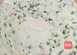 Illustration of how to make scallion pancakes 6