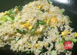 Illustration of how to make vegetable and egg fried rice 7