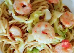 Illustration of how to make fried noodles with shrimp and cabbage 11