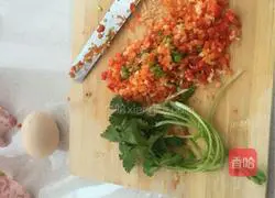 Illustration of how to make egg and vegetable burritos 1