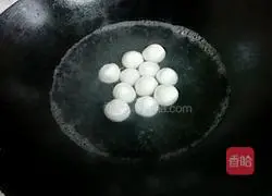 Illustration of how to make glutinous rice balls with sesame paste soup base 5