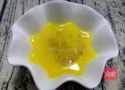 Illustration of how to make fried steamed bun slices 2