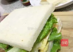 Illustration of how to make a sandwich 11