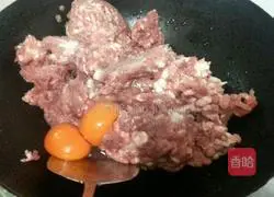 Celery meat filling Illustration of how to make dumplings 3