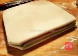 Illustration of how to make colorful Yuanbao wontons 7