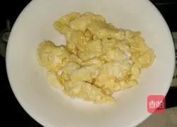 Illustration of how to make egg fried rice 3