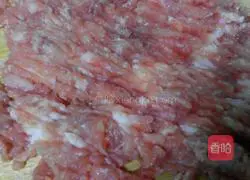 Illustration of how to make hand-pushed wontons in clear soup 5