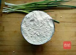 Illustration of how to make scallion pancakes 1