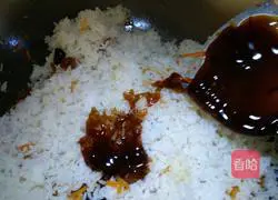 Illustration of how to make fried rice with carrots, mushrooms, sausages 7