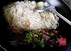 Illustration of how to make shrimp fried noodles 7