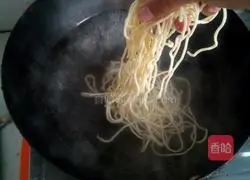 Delicious Illustration of how to make fried noodles 2