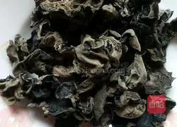 Illustration of how to make cowpea, fungus and meat buns 2