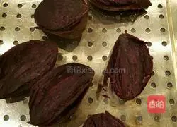 Illustration of how to make purple sweet potato buns 1