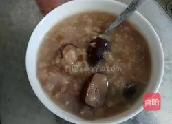 Illustration of how to make leftover porridge pancakes 1