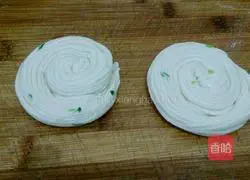 Onion Illustration of how to make fried cakes 8