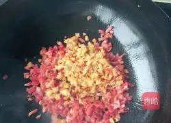 Illustration of how to make sausage and egg fried rice 3