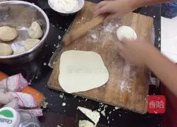 Illustration of how to make cabbage and pork pie 12