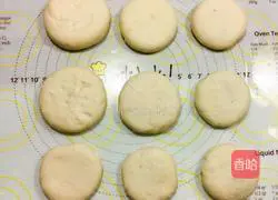 Illustration of making dough sugar cakes 5