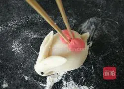 Illustration of how to make Little White Rabbit Steamed Buns 11