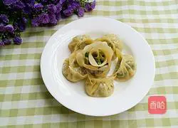 Illustration of how to make leek and pork dumplings 11