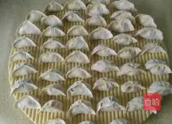 Illustration of making dumplings stuffed with chives 11