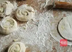 How to make scallion pancakes 8