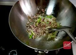 Illustration of how to make mushroom fried rice 3